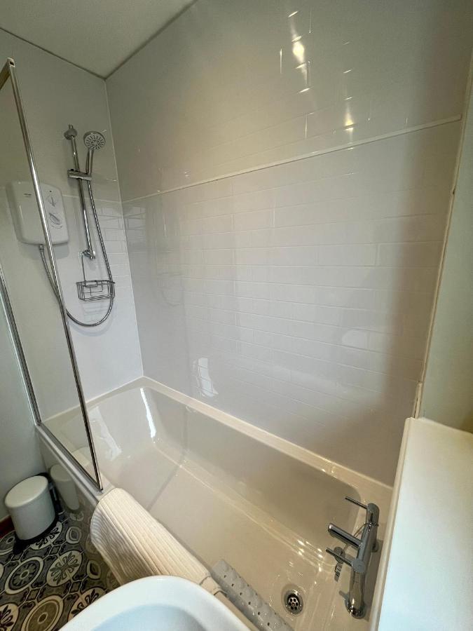 Comfortable, Modern Apartment With Parking. Inverness. Exterior foto